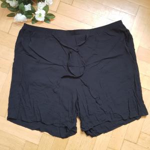 58-as/5XL-es fekete rövidnadrág