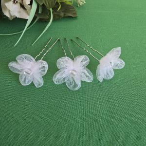 Áttetsző gyöngyös, fehér színű tüll virágos hajtű, hajdísz