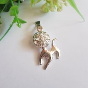 Cica, macska alakú medál