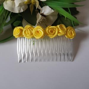 Citromsárga színű szatén rózsás hajfésű, hajdísz