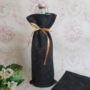 Csillogó arany mintás fekete zsák, textil ajándéktasak borokhoz