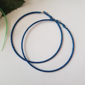 Csillogós, kék színű karika fülbevaló