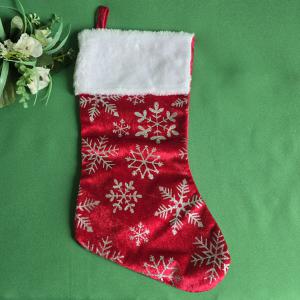 Csizma alakú, ezüst glitteres hópehely mintás mikulás zsák, textil ajándéktasak