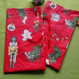 Diótörő, mézeskalács, fenyődísz mintás mikulás zsák, textil ajándéktasak