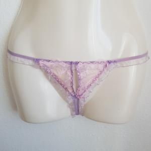 Egyedi készítésű rózsaszín csipkés, fodros nyitott tanga bugyi