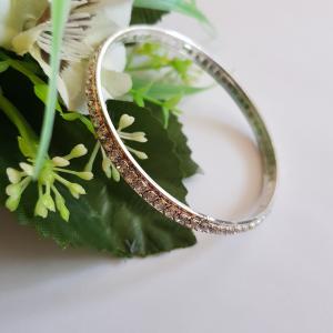 Egysoros strasszköves karkötő, karperec