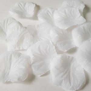 Fehér színű 100db-os textil virágszirom