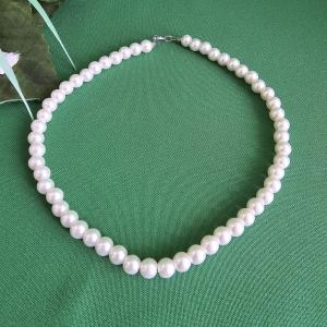 Fehér színű elegáns gyöngysor nyaklánc