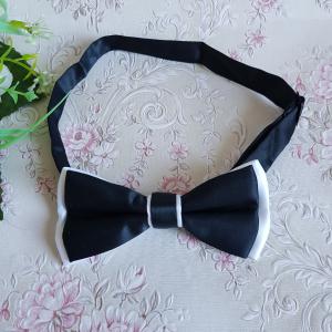 Fekete-fehér színű szatén csokornyakkendő
