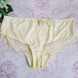 Félfrancia fazonú, sárga, csipkés bugyi