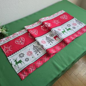 Fenyőfa, rénszarvas mintás karácsonyi asztalközép, asztali futó, terítő