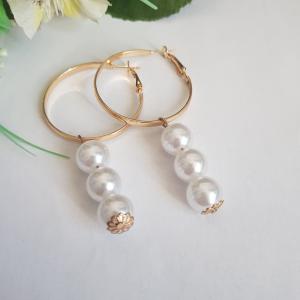 Gyöngyökkel díszített karika fülbevaló