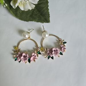 Gyöngyös, strasszköves virág díszes, romantikus fülbevaló