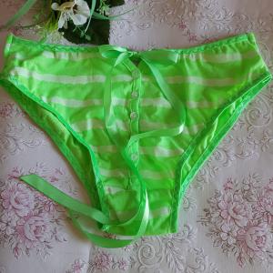 Hagyományos fazonú, csíkos, gombos-masnis pamut bugyi