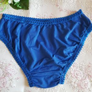 Hagyományos fazonú, királykék pamut bugyi