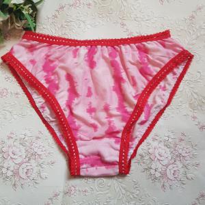 Hagyományos fazonú, rózsaszín pamut bugyi