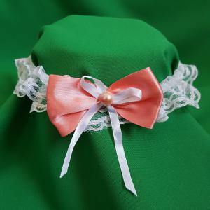 Hófehér csipkés, barack-fehér masnis menyasszonyi harisnyakötő, combcsipke