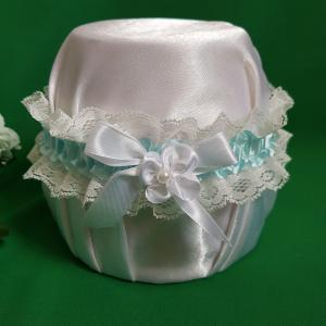 Hófehér csipkés, fehér masnis-virágos menyasszonyi harisnyakötő, combcsipke