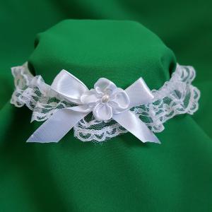 Hófehér csipkés, fehér masnis-virágos menyasszonyi harisnyakötő, combcsipke