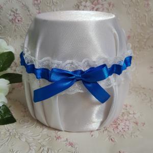 Hófehér csipkés, királykék masnis menyasszonyi harisnyakötő, combcsipke