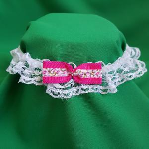 Hófehér csipkés, pink masnis menyasszonyi harisnyakötő, combcsipke