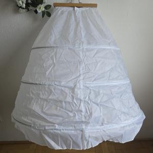 Hófehér színű 3 karikás menyasszonyi alsószoknya, abroncs tépőzáras, megkötős derékkal