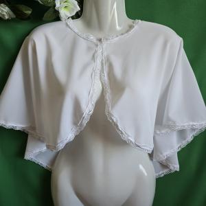Hófehér színű, csipkés szélű muszlin pelerin, menyasszonyi pelerin, válltakaró