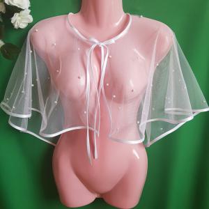 Hófehér színű. szatén szegélyes, gyöngyös pelerin, menyasszonyi pelerin, válltakaró