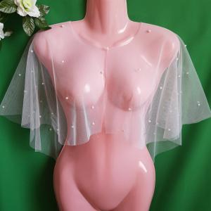 Hófehér színű, szegetlen szélű, gyöngyös menyasszonyi pelerin, tüll pelerin, válltakaró