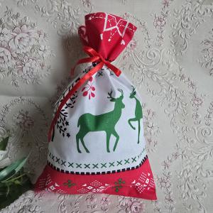 Karácsonyi fenyőfa, rénszarvas mintás mikulás zsák, textil ajándéktasak