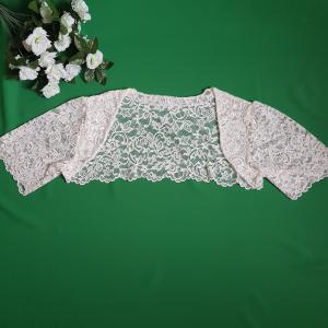 Kb. 3XL-es ekrü színű, rövid ujjú, elasztikus csipke boleró