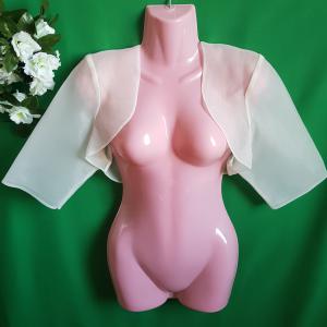 Kb. XL-es ekrü színű, 3/4-es ujjú organza boleró