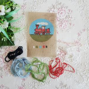 Kivarratlan mini gobelin kezdőknek fonallal 8cm – Mozdony, vonat
