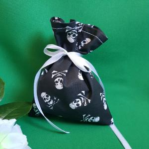 Koponya mintás kisméretű zsák, textil ajándéktasak