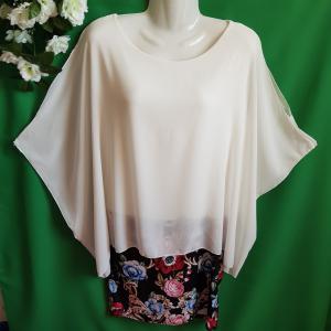 L-2XL-es fehér színű muszlinnal díszített, alkalmi ruha virágmintás szoknya résszel