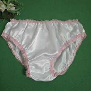 L-es / 46-os Hagyományos fazonú szatén bugyi – fehér-rózsaszín