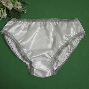 L-es / 46-os Hagyományos fazonú szatén bugyi – fehér-szürke