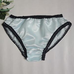 M-es / 40-es Hagyományos fazonú szatén bugyi – világoskék-fekete