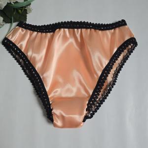 M-es / 42-es Hagyományos fazonú szatén bugyi – barack-fekete