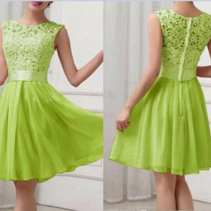 M-es zöldalma színű csipke díszes sifon alkalmi ruha