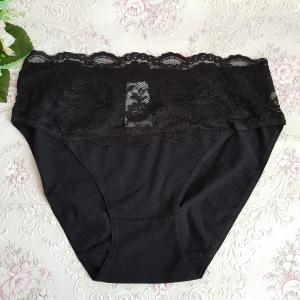 Magas derekú, fekete, csipkés pamut bugyi
