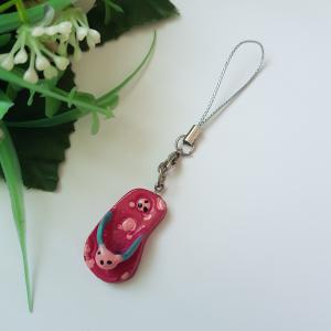Pink színű, maci díszes papucs alakú mobildísz, függődísz, táskadísz
