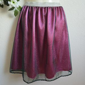 Pink színű szaténszoknya zöld-kék metálfényű csillogós réteggel, csillogós derékkal