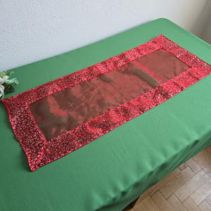 Piros színű, csillag, hold mintás karácsonyi organza asztalközép, asztali futó, terítő