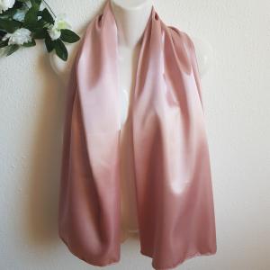 Púderrózsaszín szatén sál, kendő, vállkendő, stóla