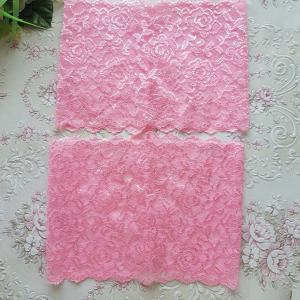 Sötét rózsaszín színű combvédő csipke kidörzsölődés ellen