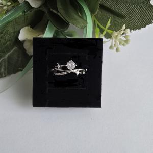 Strasszköves, csavart mintás állítható gyűrű