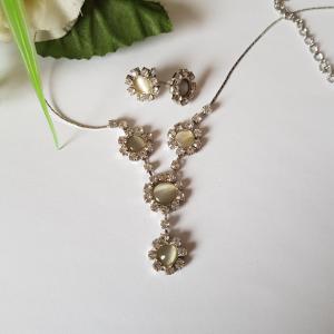 Strasszköves, macskaszemes ékszerszett: nyaklánc + fülbevaló