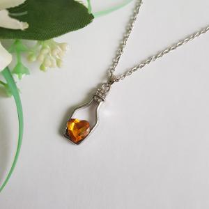 Strasszköves, narancssárga szív díszes szerelmi bájitalos palack medálos nyaklánc