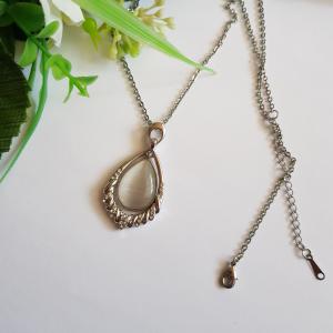 Strasszköves, opálköves csepp alakú aranyozott nyaklánc